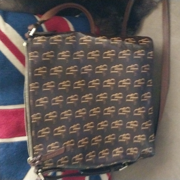 Dooney logo coated cotton shoulder bag never used. Extra long adj.strap. Rich - Picture 3 of 8